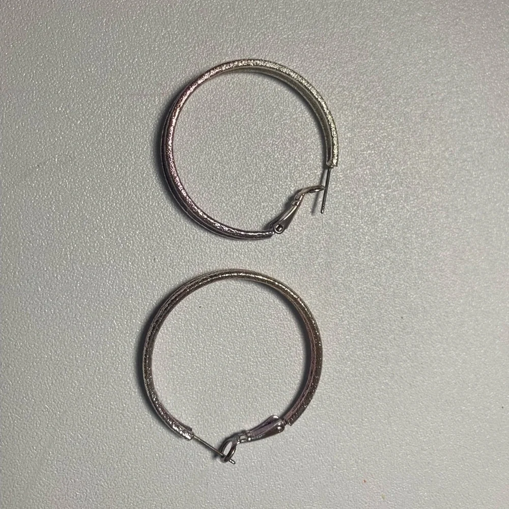 Hoop earrings - Picture 8 of 12